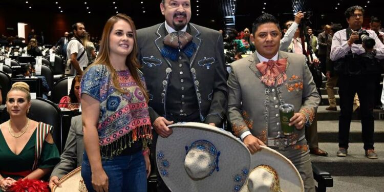 Rodeado de famosos y portando su traje, Gallardo conmemora Día del Charro en San Lázaro