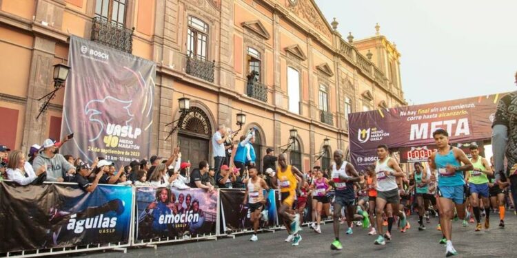 Más de 12 mil corredores participaron en el 40 Medio Maratón de la UASLP