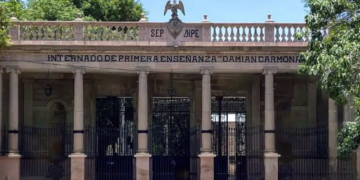Niña propina brutal paliza a niño en el internado Damián Carmona