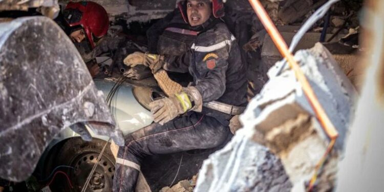 Crece la tragedia por terremoto en Marruecos: suman más de mil muertos y la cifra podría aumentar