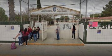 Padres de familia de la primaria Carlos Amador exigen se investigue a persona que amenazo a docentes con arma de fuego
