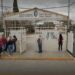 Padres de familia de la primaria Carlos Amador exigen se investigue a persona que amenazo a docentes con arma de fuego