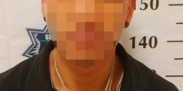 Guardia Municipal de San Luis Potosí detiene a pareja por robo a tienda OXXO