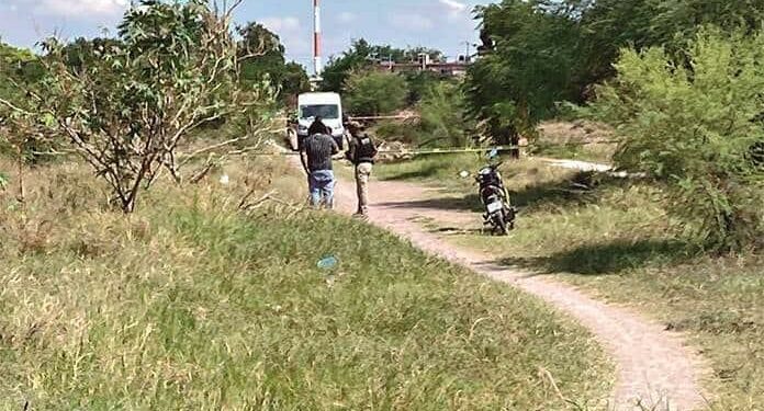 Asesinado encuentran a hombre en lote baldío