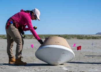 Cápsula de rocas y polvo podrían develar el origen del sistema solar