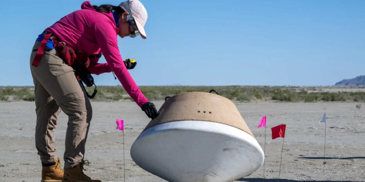 Cápsula de rocas y polvo podrían develar el origen del sistema solar