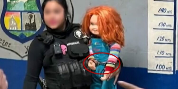 Arrestan a muñeco Chucky en Coahuila porque su dueño lo usaba para atemorizar