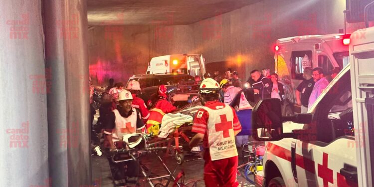 Choque en desnivel de Muñoz deja un prensado y al menos 3 heridos