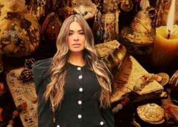 Exhiben a Galilea Montijo haciendo brujería con gallina negra