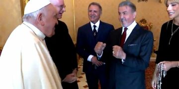 “¿Listo para boxear?”: Papa Francisco recibe a Sylvester Stallone en el Vaticano