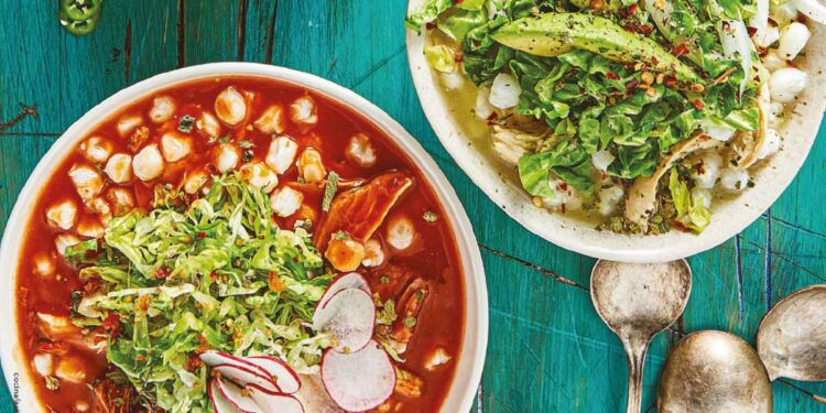 VIDEO: ¿Cómo ablandar los granos de maíz para pozole para que te queden tiernos y deliciosos?