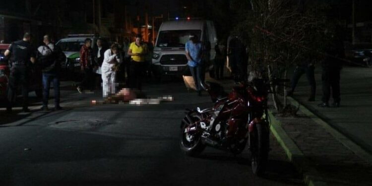 Menor en motocicleta embiste y da muerte a mujer en Cactus