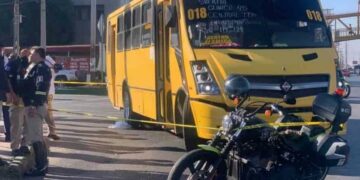 Muere mujer atropellada por camión urbano en Av. Salvador Nava