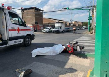 Muere motociclista arrollado por camión en la Zona Industrial