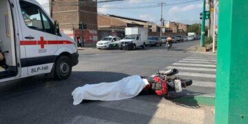 Muere motociclista arrollado por camión en la Zona Industrial