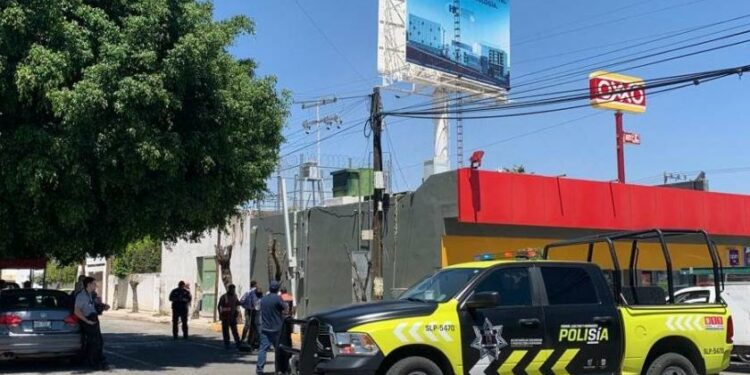 Cae antena de telefonía móvil en Lomas; hay tres lesionados