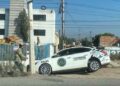 Patrulla de la Guardia Civil se atora en desnivel de la Simón Díaz