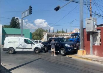 Choque en Pedro Moreno deja sólo daños