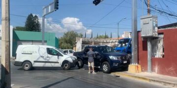 Choque en Pedro Moreno deja sólo daños