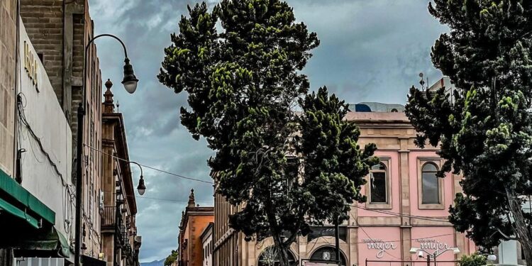 Jueves nublado con tormentas de truenos dispersas en SLP