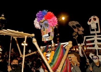 Dos mega puentes por Xantolo y el Día de Muertos, autoriza SEGE
