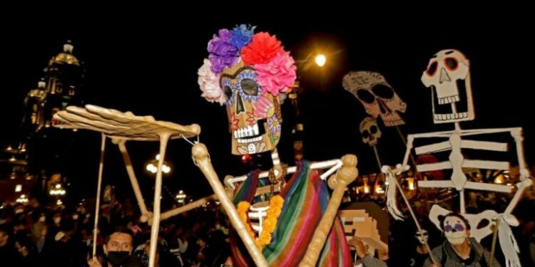 Dos mega puentes por Xantolo y el Día de Muertos, autoriza SEGE