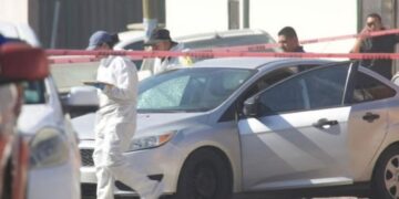 VIDEO: A balazos, matan a mujer policía enfrente de su hija en Tijuana