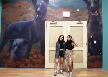 Con xoloescuincles monumentales, pintora potosina lleva a México hasta Chicago