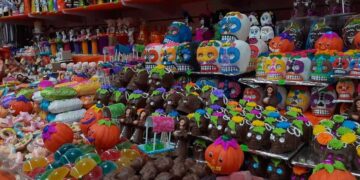 Todo octubre se respira el Día de Muertos en el mercado República de SLP