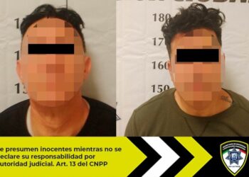 Detienen a dos colombianos presuntos desplazadores de tarjeta bancaria