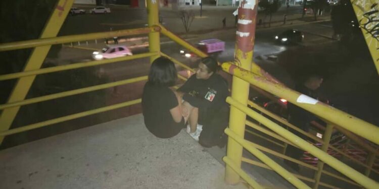 Evitan que joven de 18 años se lanzara de un puente cerca del Tangamanga