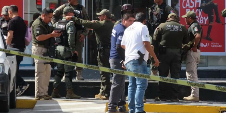 VIDEO: Reportan supuesto asalto en banco de avenida Chapultepec