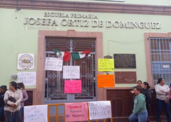 VIDEO: Toman escuela en Tierranueva para exigir maestros