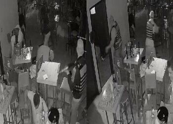 VIDEO: Comando armado irrumpe en antro de SLP; asaltan y golpean a comensales