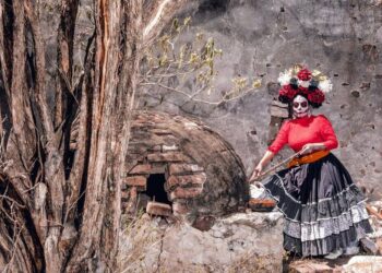 Con motivo del Día de Muertos y Xantolo, fotógrafo resalta la belleza de SLP con sesión de catrinas