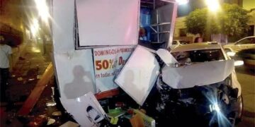 Choca contra puestos de tacos en El Santuario