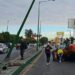 Conductora choca y vuelca bajando el Distribuidor Juárez