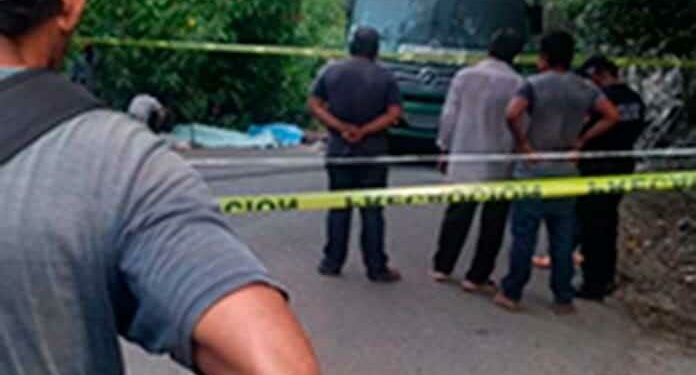 Dos pasajeros de autobús mueren electrocutados