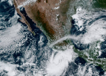 Huracán ‘Norma’ toca tierra en BC: ocasionará lluvias torrenciales en estos estados