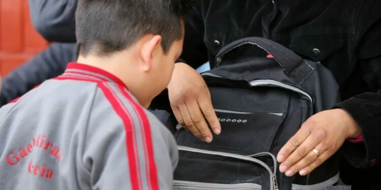 Con revisión a utiles escolares se busca prevenir venta de drogas en las escuelas: SEGE