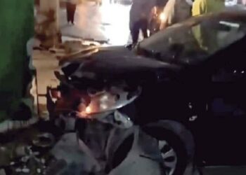 Conductor atropelló a joven pareja y se dio a la fuega