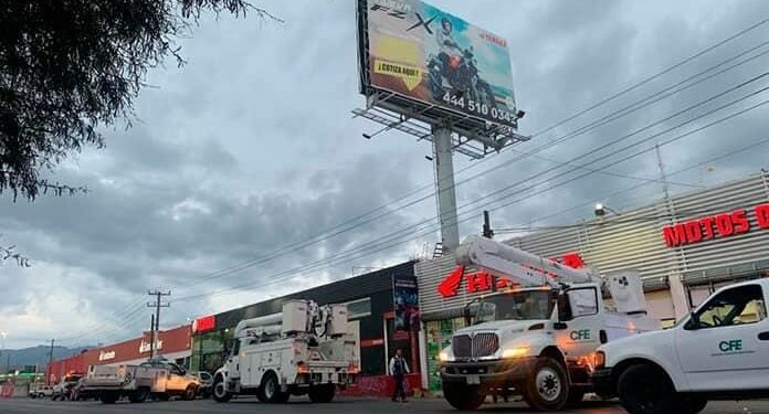 Toca cables de alta tensión y sobrevive