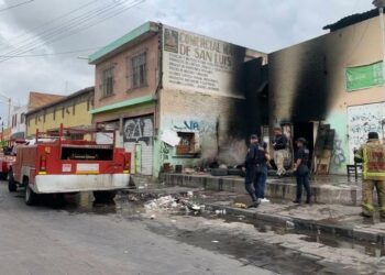 Arde local en mercado 16 de Septiembre