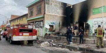 Arde local en mercado 16 de Septiembre