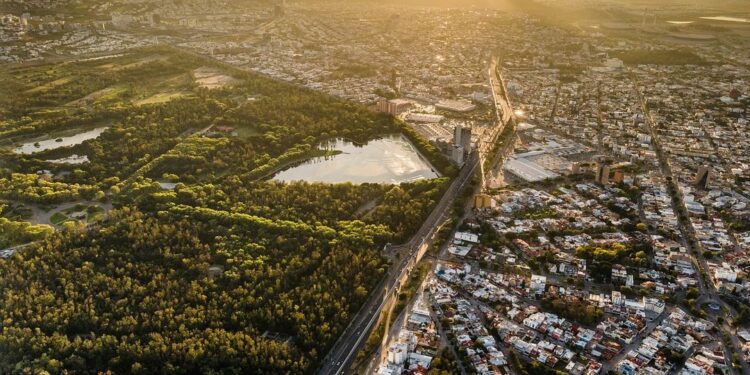 Jueves parcialmente nublado en SLP