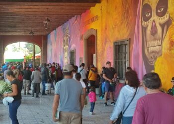 Cientos de familias se dan cita al Panteón del Saucito