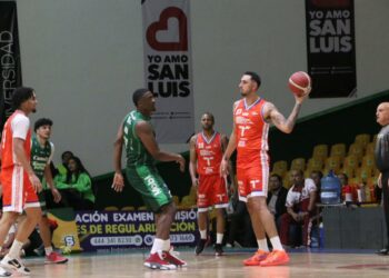 Santos se acerca a los playoffs vence a Correcaminos