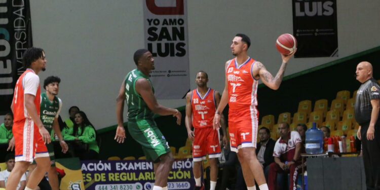 Santos se acerca a los playoffs vence a Correcaminos