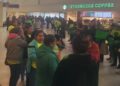 Simpatizantes de Claudia Sheinbaum la recibieron en el aeropuerto de SLP