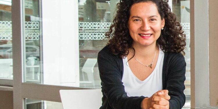 Investigadora de la UASLP logró aislar bacteria que provoca la enfermedad de cítricos conocida como Dragón Amarillo  